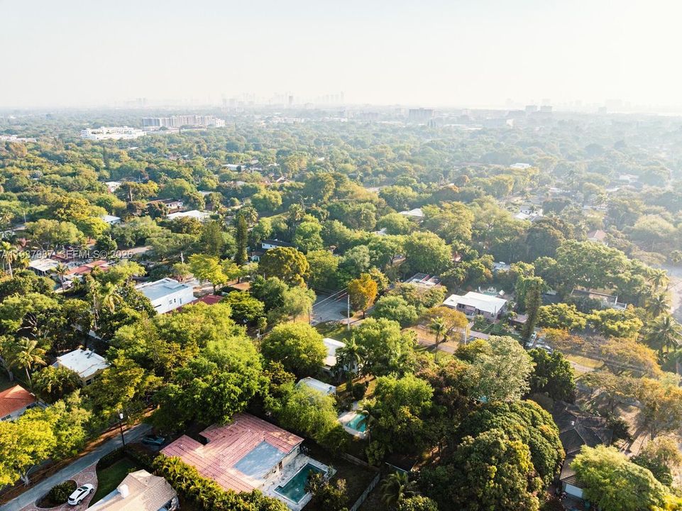 En Venta: $2,100,000 (0.52 acres)