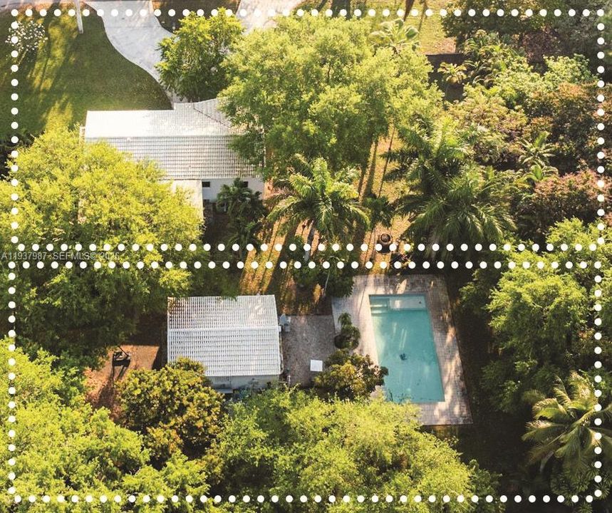 En Venta: $2,100,000 (0.52 acres)