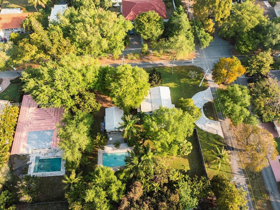 En Venta: $2,100,000 (0.52 acres)