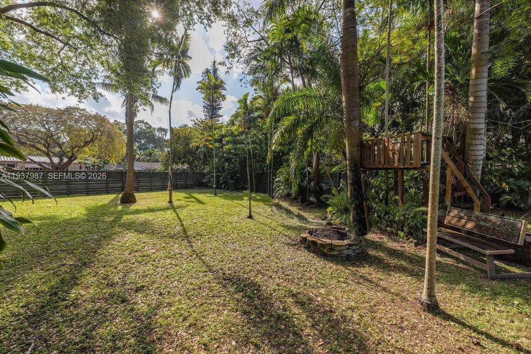 En Venta: $2,100,000 (0.52 acres)