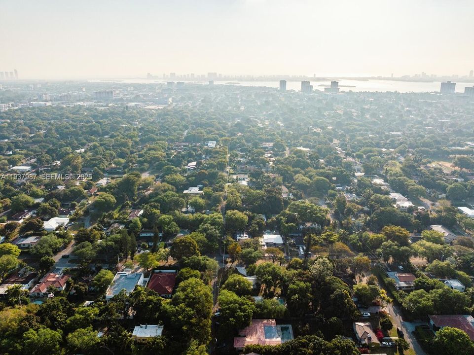 En Venta: $2,100,000 (0.52 acres)