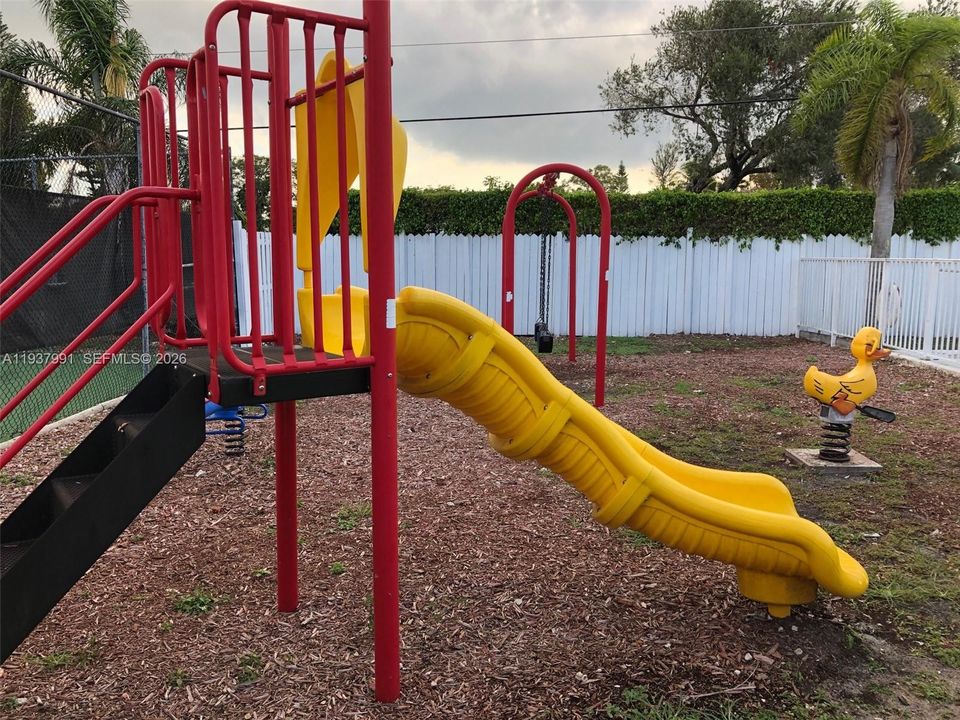 En Venta: $724,900 (4 camas, 2 baños, 1725 Pies cuadrados)