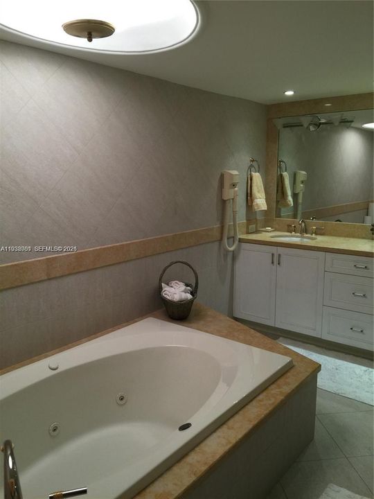 For Rent: $7,950 (2 beds, 2 baths, 1782 Square Feet)