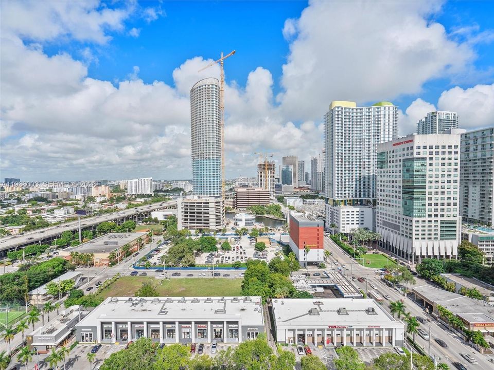 En Venta: $774,000 (2 camas, 2 baños, 809 Pies cuadrados)