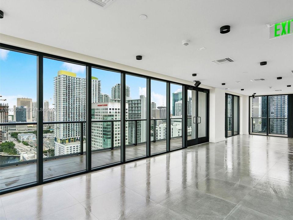 En Venta: $774,000 (2 camas, 2 baños, 809 Pies cuadrados)