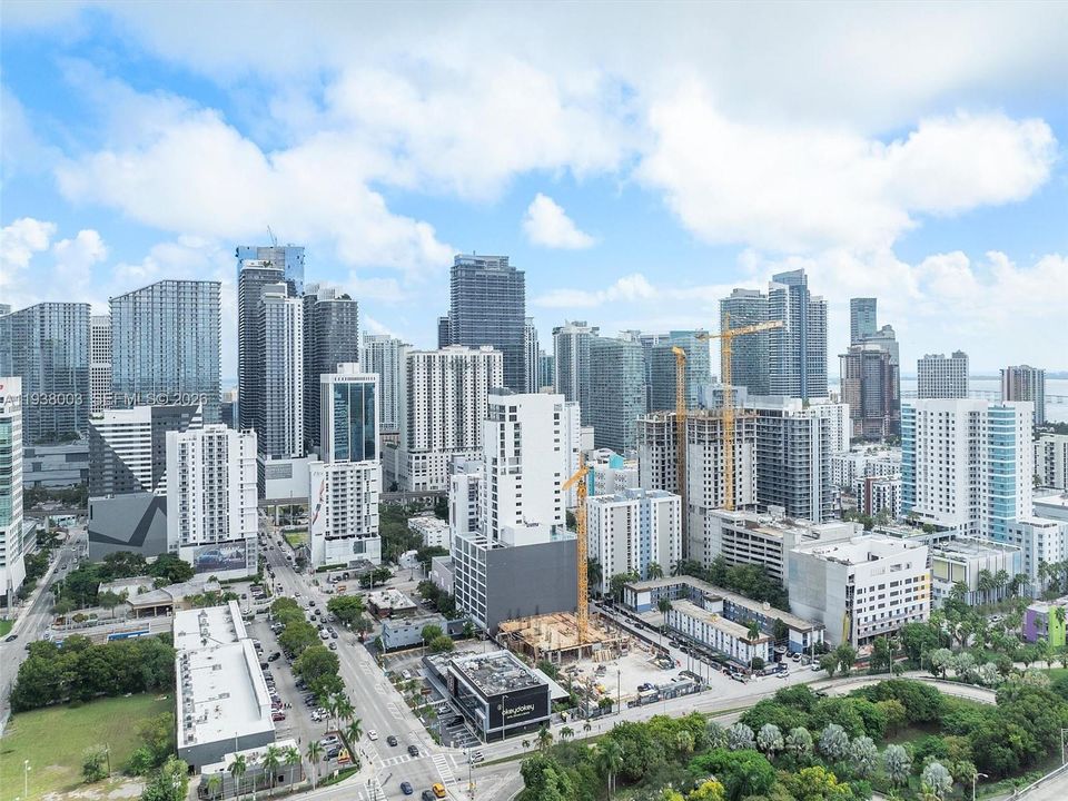 En Venta: $774,000 (2 camas, 2 baños, 809 Pies cuadrados)