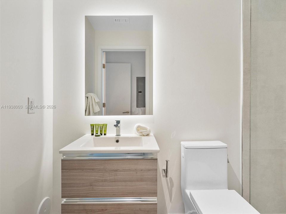 En Venta: $774,000 (2 camas, 2 baños, 809 Pies cuadrados)