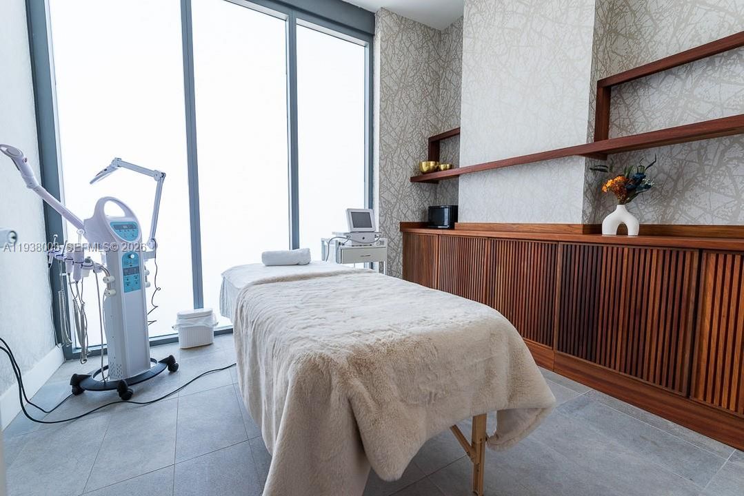 En Venta: $774,000 (2 camas, 2 baños, 809 Pies cuadrados)