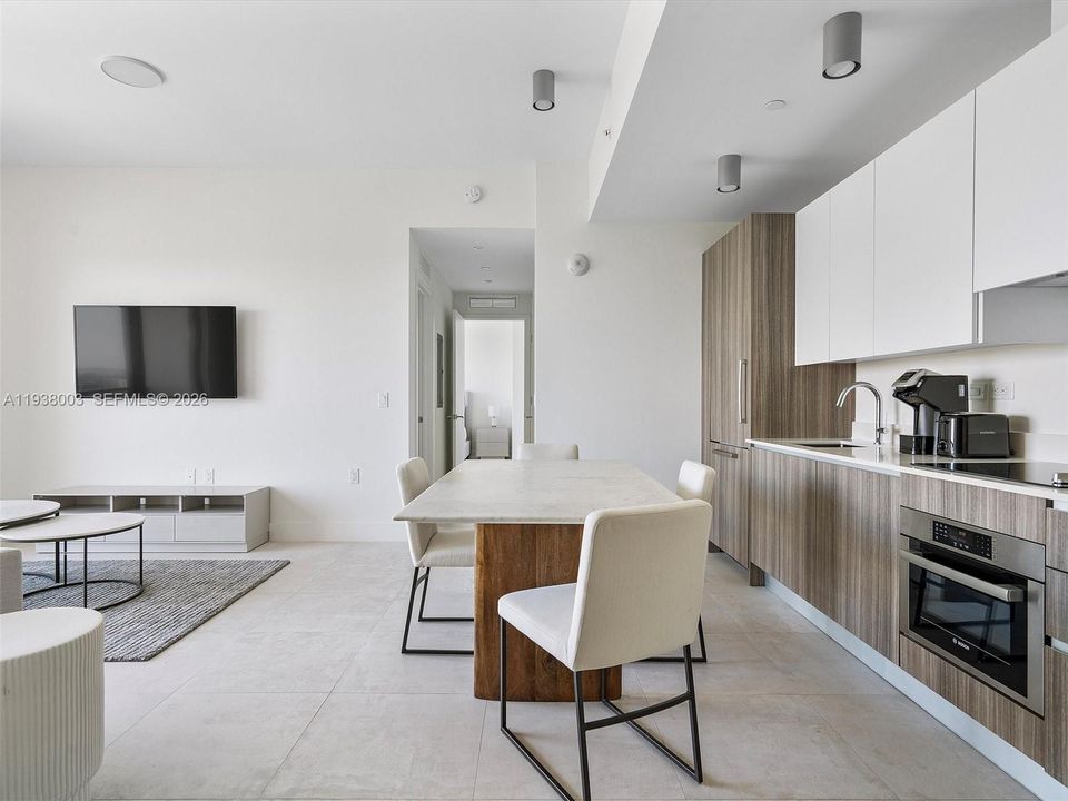 En Venta: $774,000 (2 camas, 2 baños, 809 Pies cuadrados)