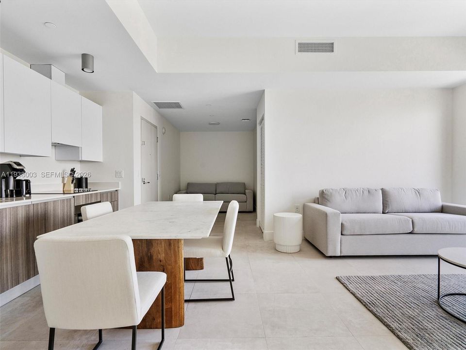 En Venta: $774,000 (2 camas, 2 baños, 809 Pies cuadrados)