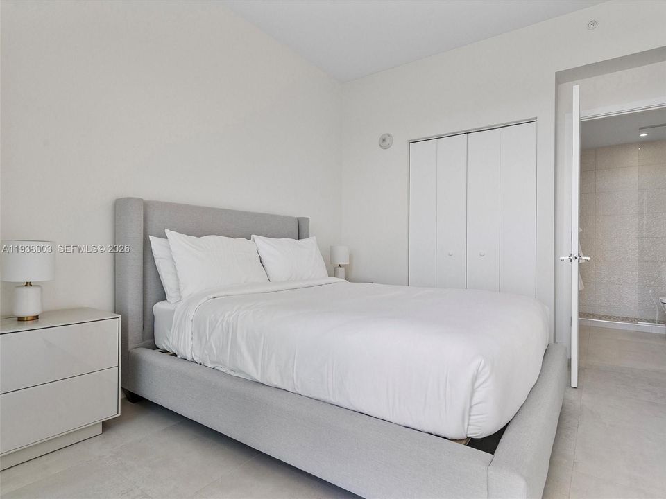 En Venta: $774,000 (2 camas, 2 baños, 809 Pies cuadrados)