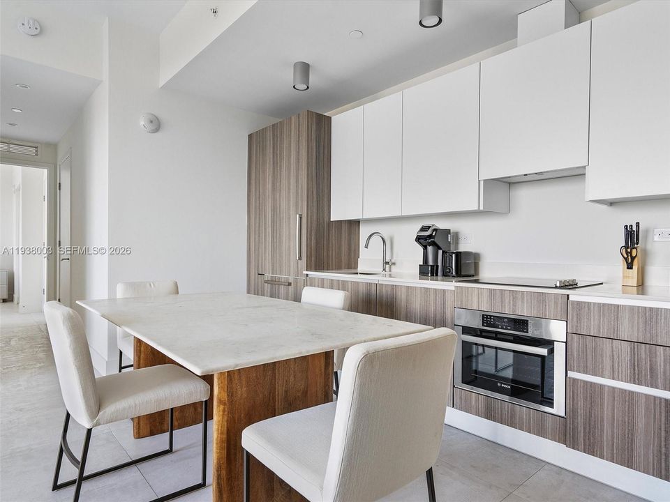 En Venta: $774,000 (2 camas, 2 baños, 809 Pies cuadrados)