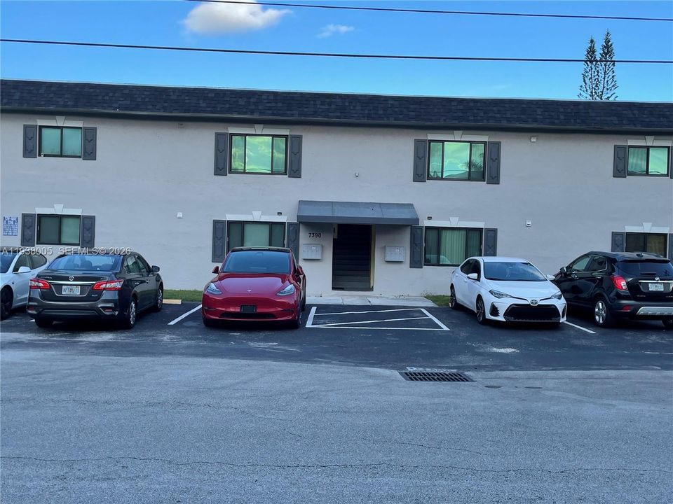 В аренду: $2,100 (2 спален, 1 ванн, 6580 Квадратных фут)