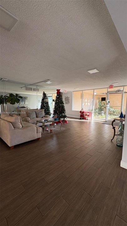 For Rent: $2,500 (3 beds, 2 baths, 1300 Square Feet)