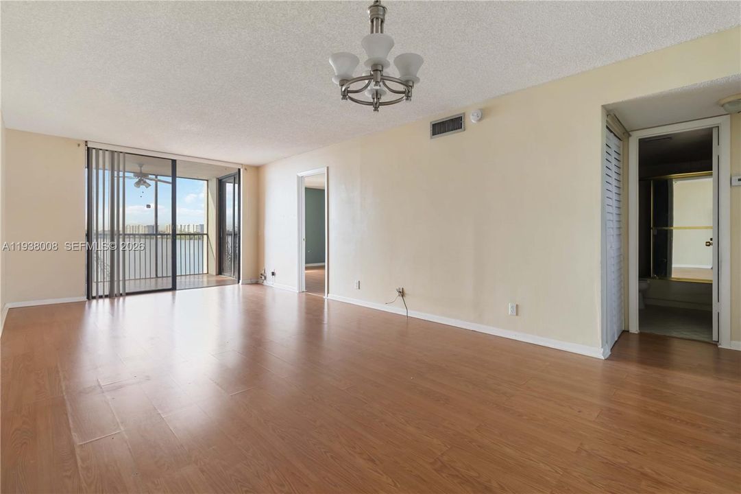 For Sale: $99,999 (2 beds, 2 baths, 920 Square Feet)
