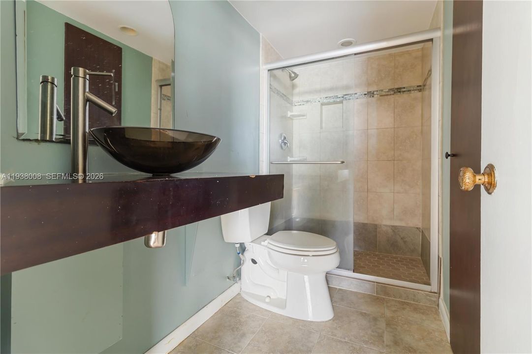 For Sale: $99,999 (2 beds, 2 baths, 920 Square Feet)