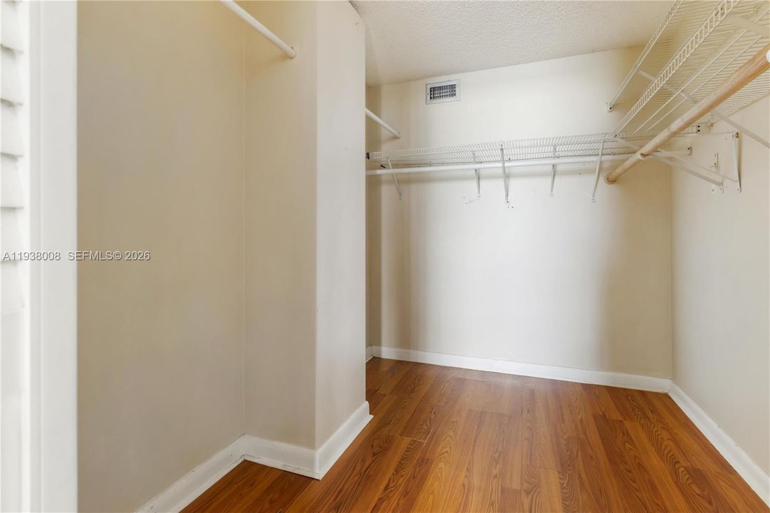 For Sale: $99,999 (2 beds, 2 baths, 920 Square Feet)