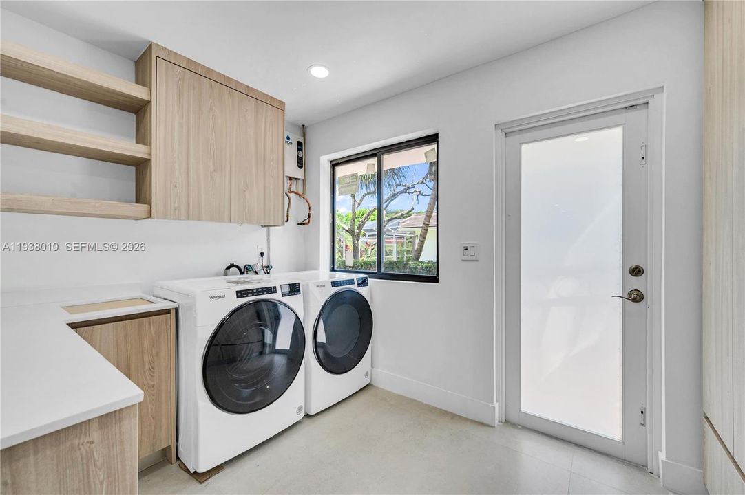 En Venta: $2,500,000 (5 camas, 4 baños, 3280 Pies cuadrados)