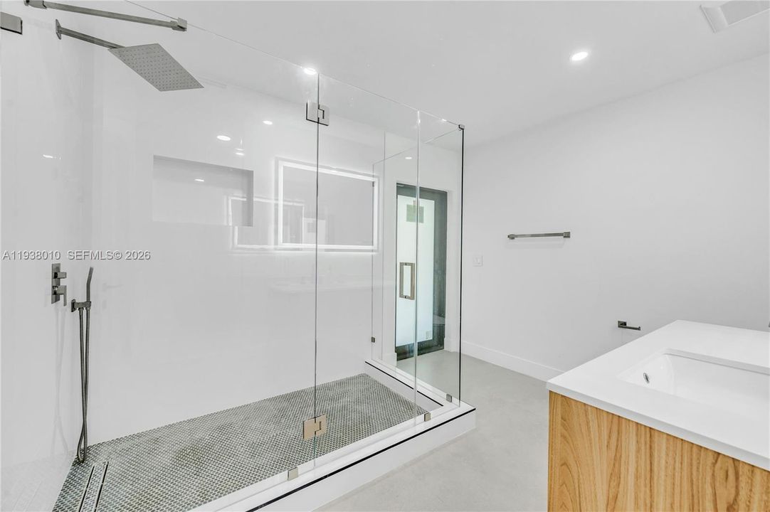 En Venta: $2,500,000 (5 camas, 4 baños, 3280 Pies cuadrados)