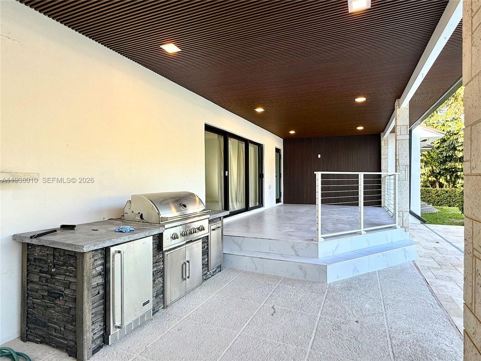 En Venta: $2,500,000 (5 camas, 4 baños, 3280 Pies cuadrados)