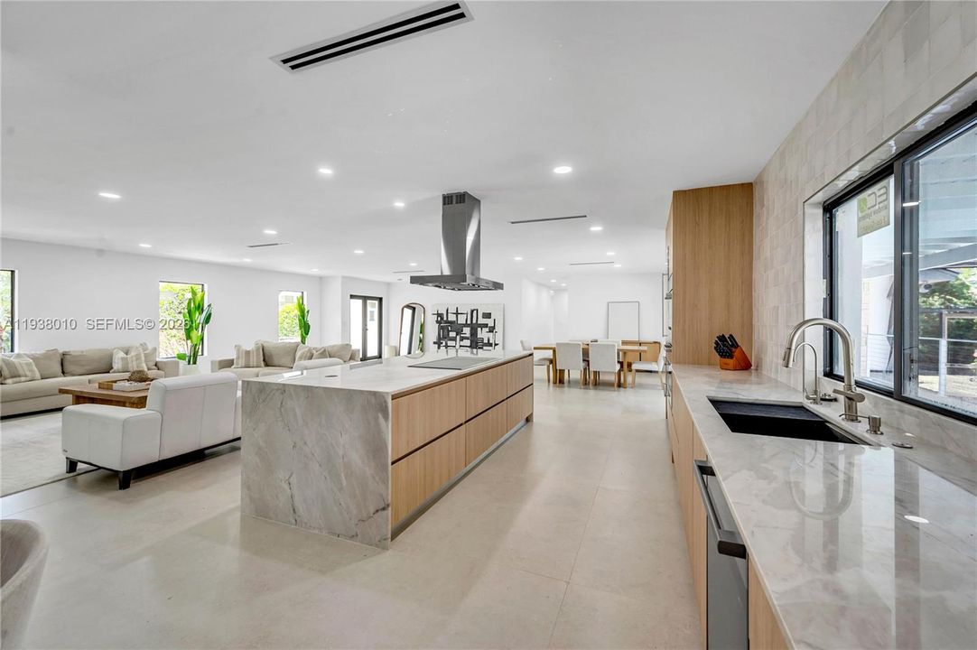 En Venta: $2,500,000 (5 camas, 4 baños, 3280 Pies cuadrados)