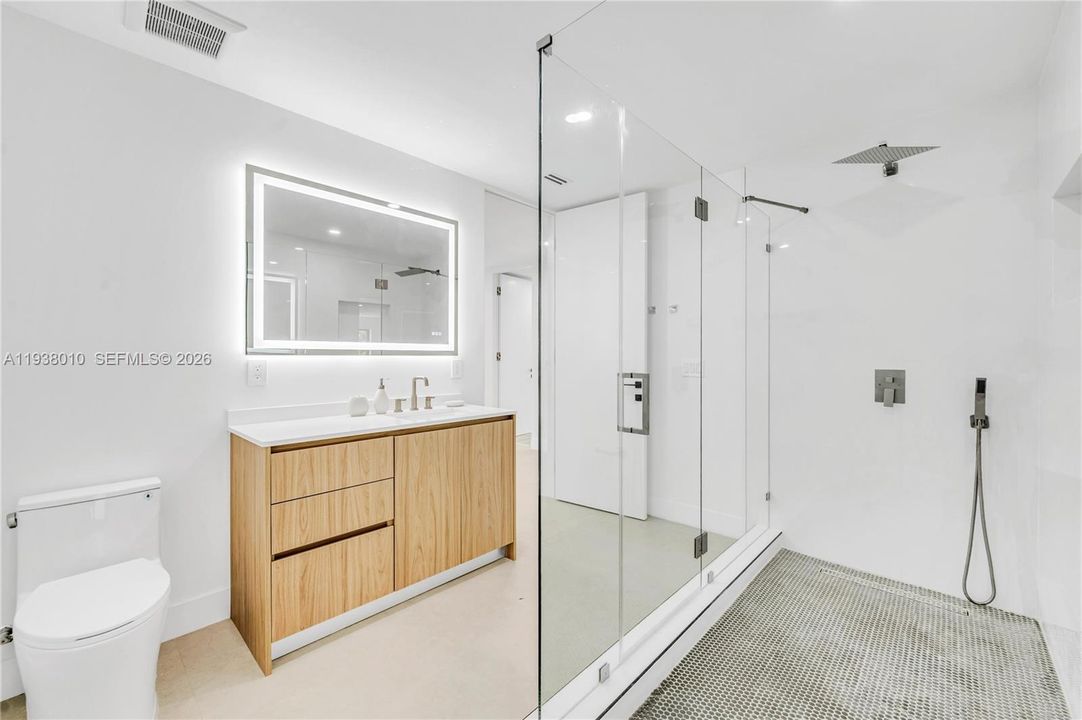 En Venta: $2,500,000 (5 camas, 4 baños, 3280 Pies cuadrados)