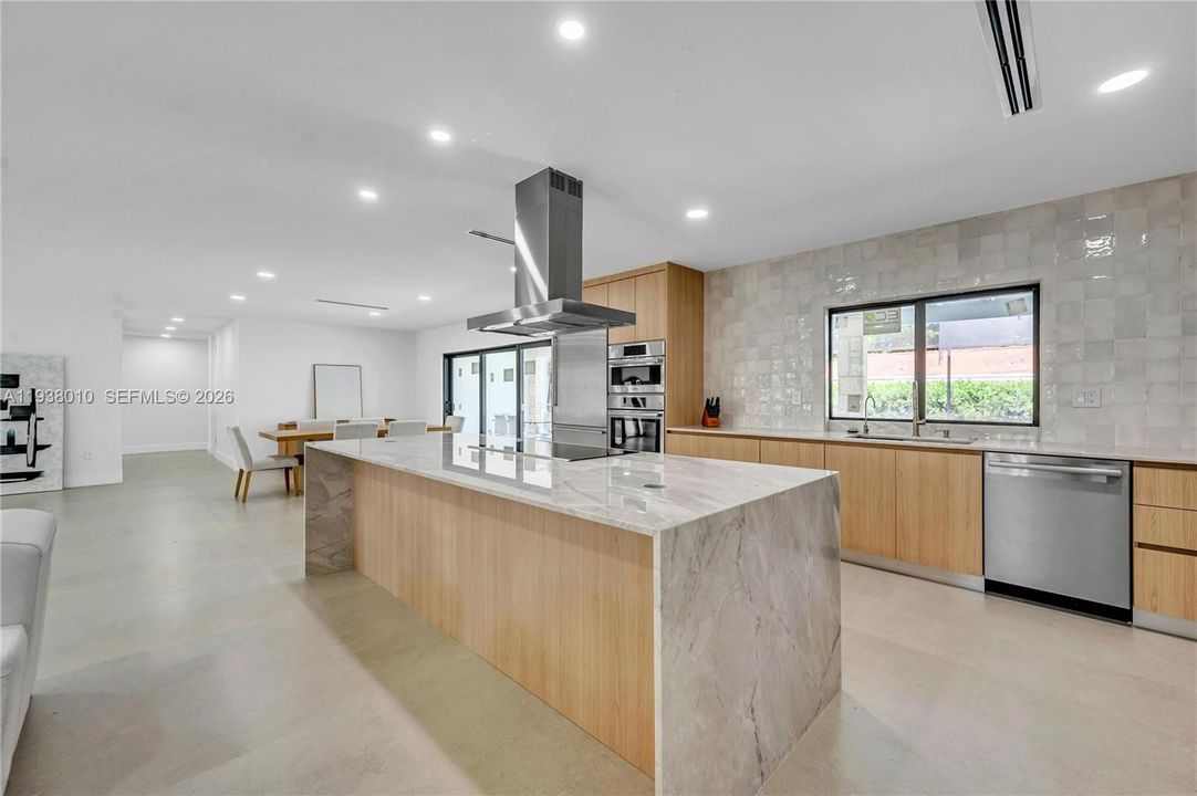 En Venta: $2,500,000 (5 camas, 4 baños, 3280 Pies cuadrados)