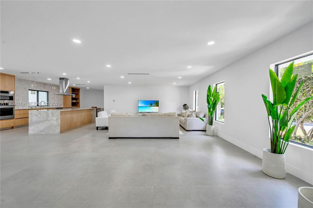 En Venta: $2,500,000 (5 camas, 4 baños, 3280 Pies cuadrados)