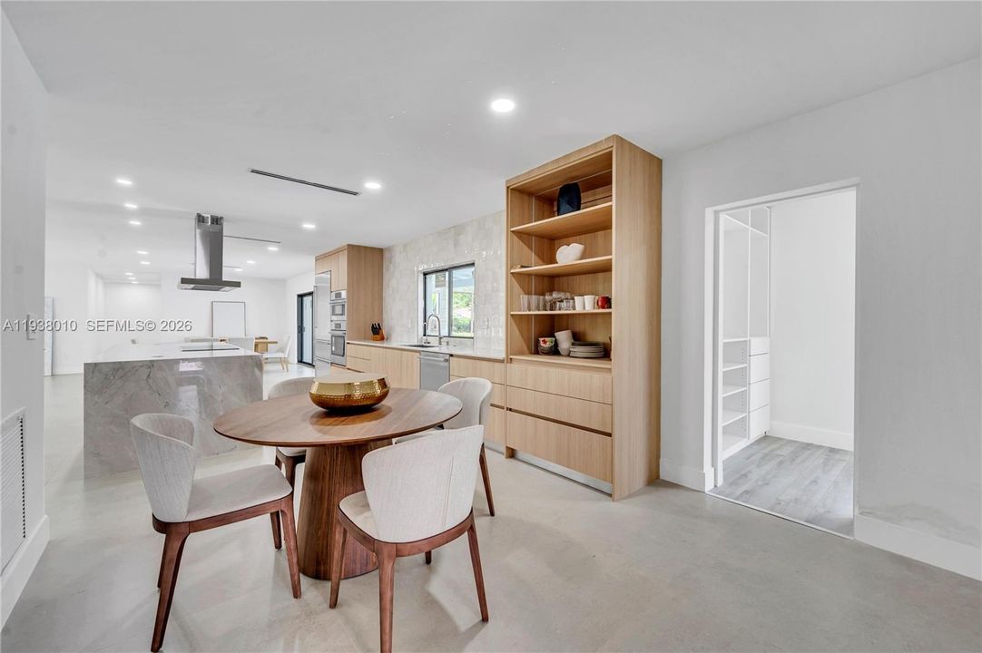 En Venta: $2,500,000 (5 camas, 4 baños, 3280 Pies cuadrados)