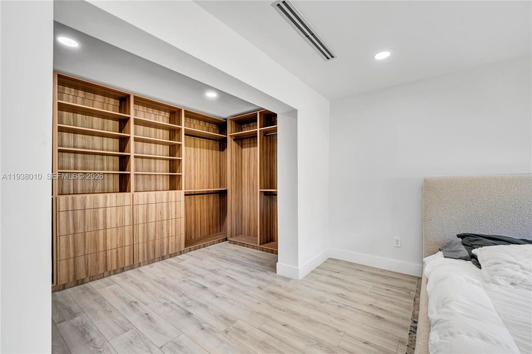 En Venta: $2,500,000 (5 camas, 4 baños, 3280 Pies cuadrados)