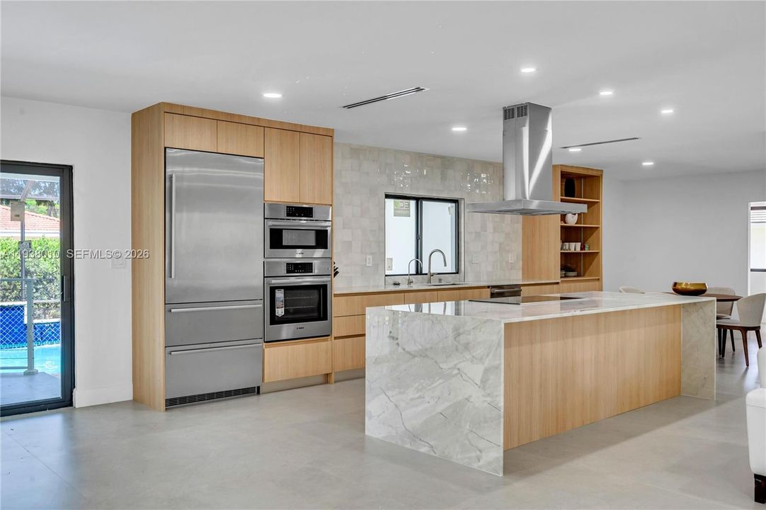 En Venta: $2,500,000 (5 camas, 4 baños, 3280 Pies cuadrados)