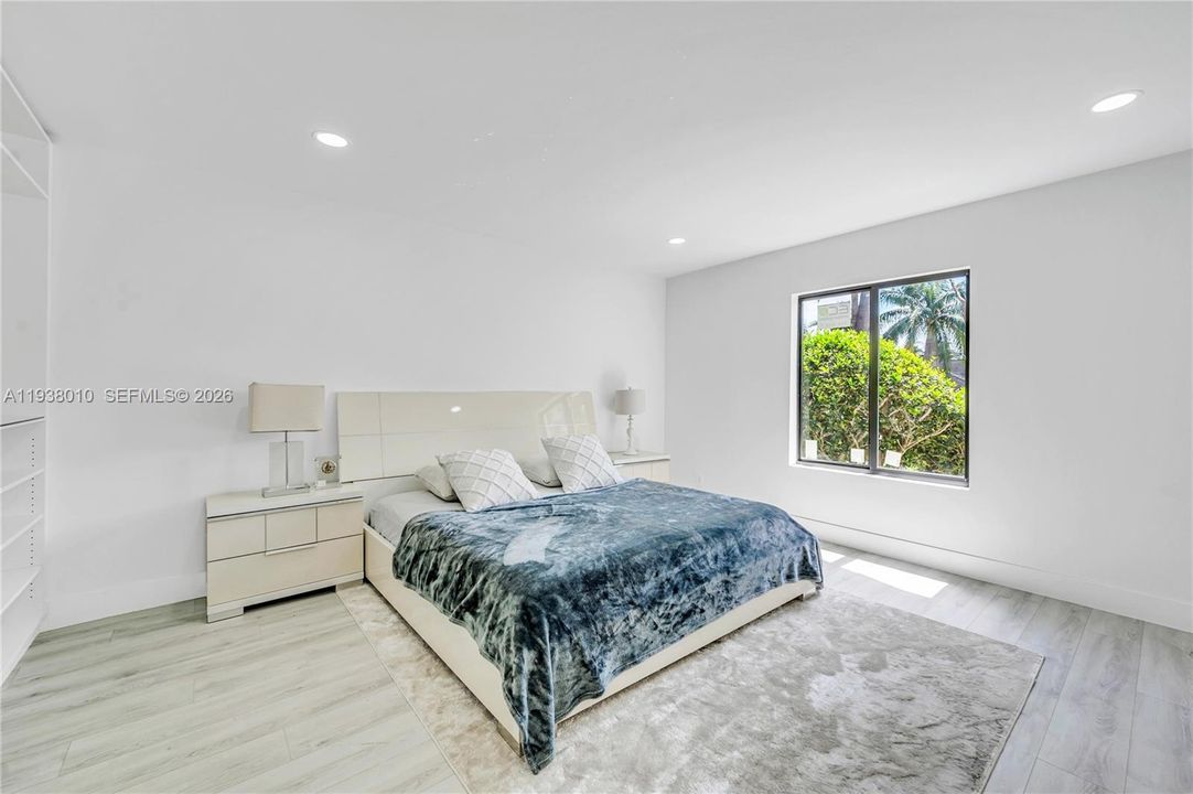 En Venta: $2,500,000 (5 camas, 4 baños, 3280 Pies cuadrados)