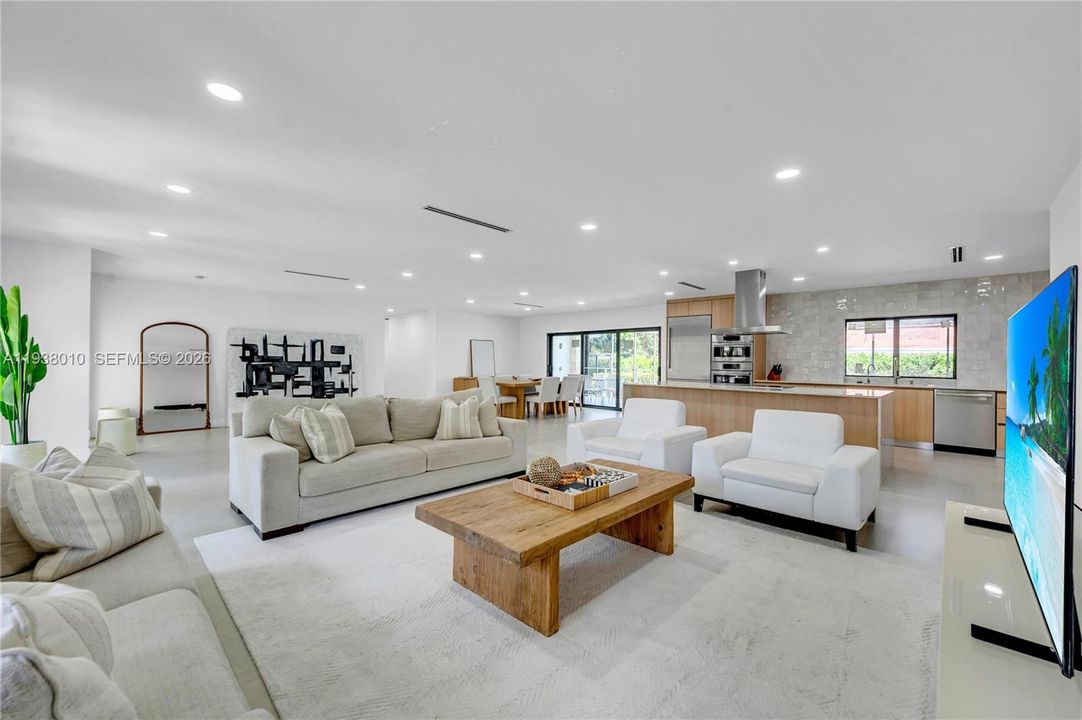 En Venta: $2,500,000 (5 camas, 4 baños, 3280 Pies cuadrados)