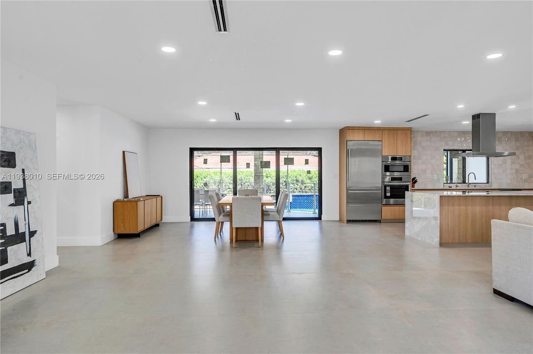 En Venta: $2,500,000 (5 camas, 4 baños, 3280 Pies cuadrados)