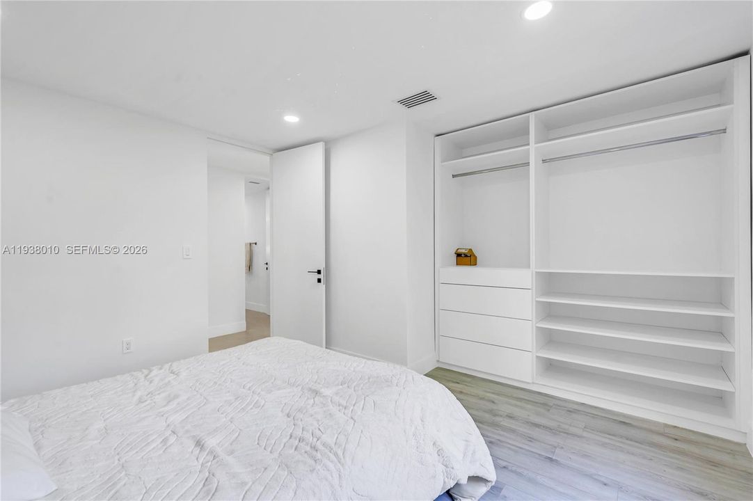 En Venta: $2,500,000 (5 camas, 4 baños, 3280 Pies cuadrados)