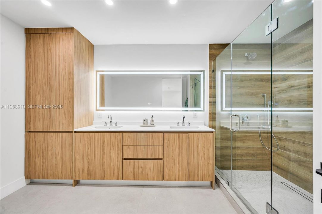 En Venta: $2,500,000 (5 camas, 4 baños, 3280 Pies cuadrados)