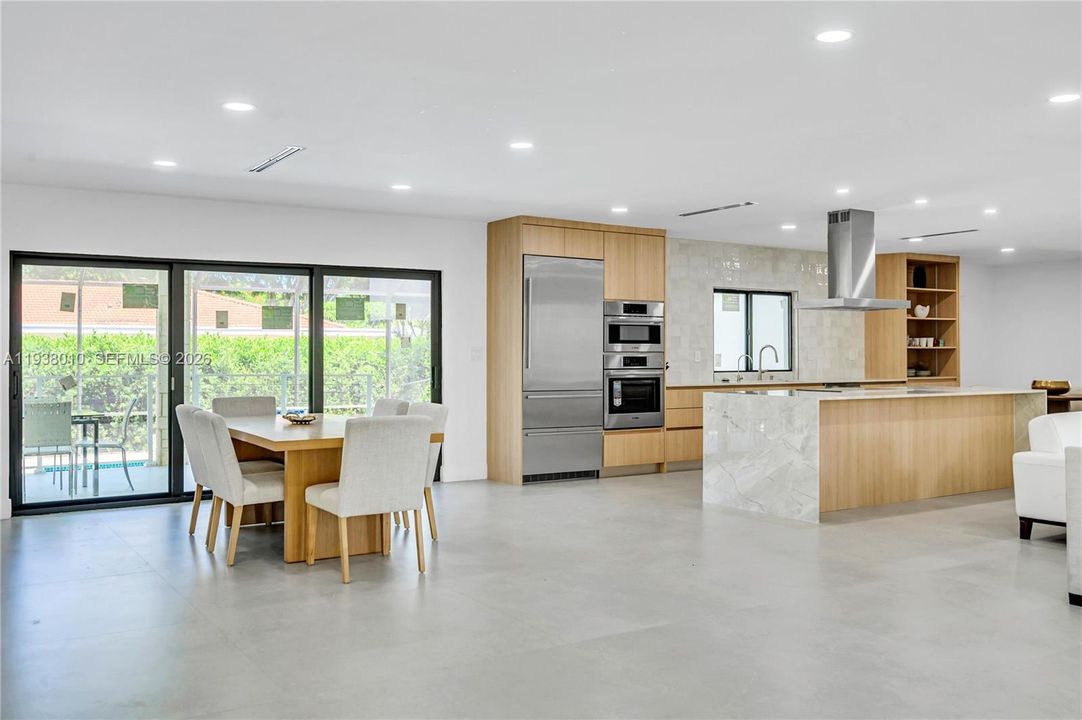 En Venta: $2,500,000 (5 camas, 4 baños, 3280 Pies cuadrados)