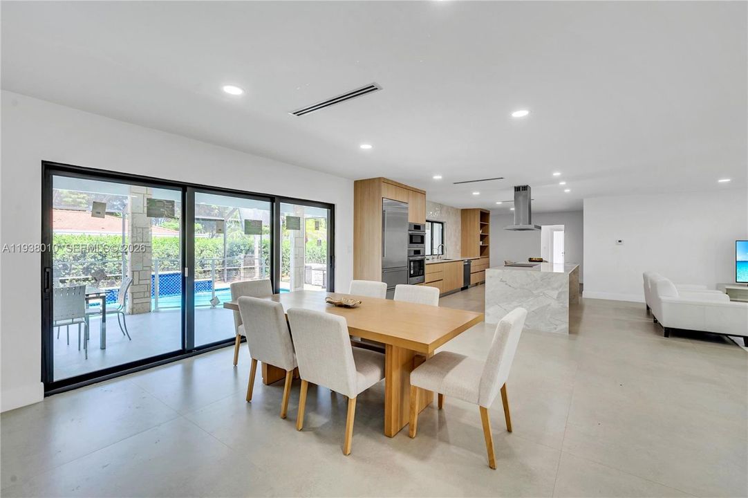 En Venta: $2,500,000 (5 camas, 4 baños, 3280 Pies cuadrados)