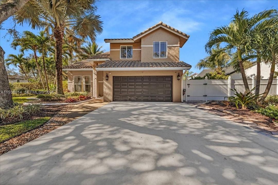 En Venta: $815,000 (4 camas, 2 baños, 2526 Pies cuadrados)