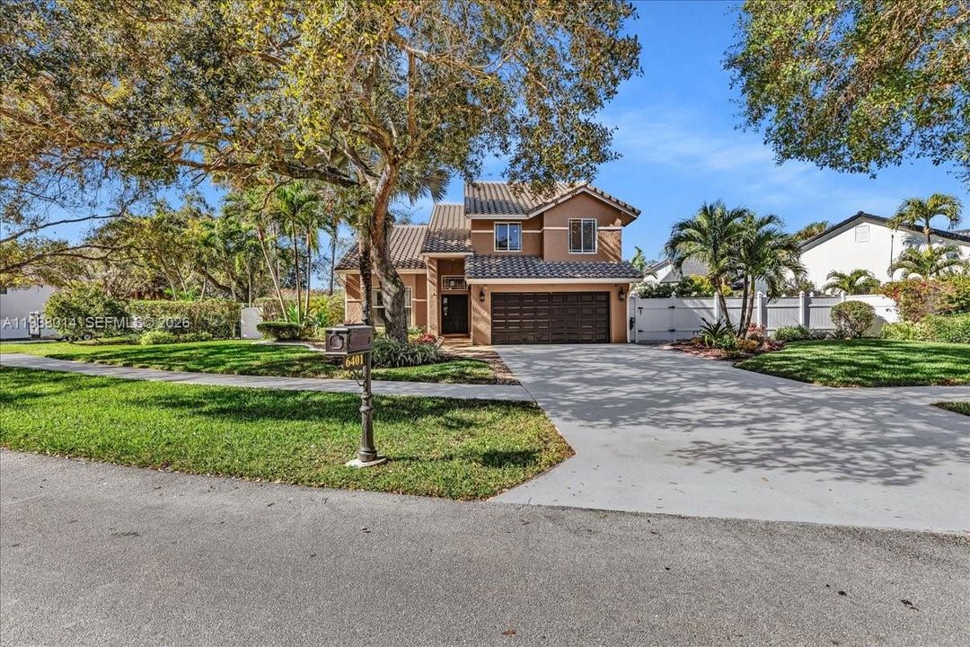 En Venta: $815,000 (4 camas, 2 baños, 2526 Pies cuadrados)