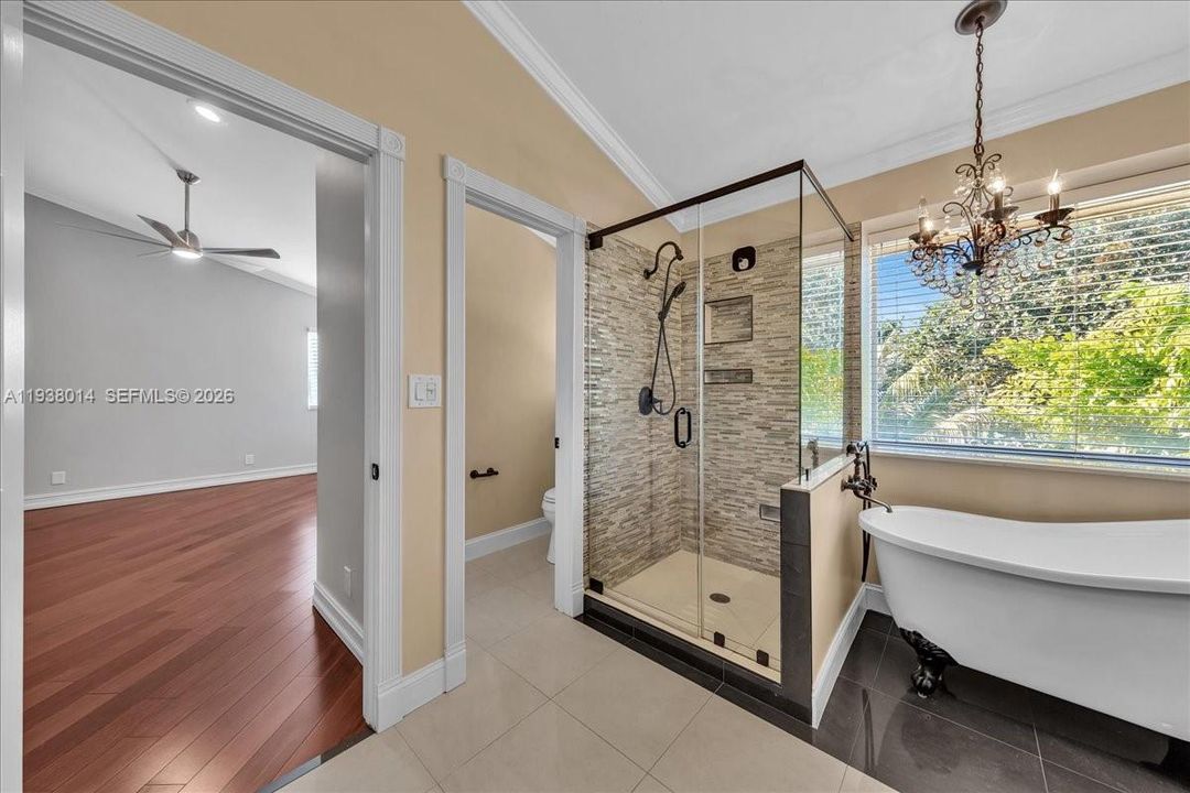 En Venta: $815,000 (4 camas, 2 baños, 2526 Pies cuadrados)