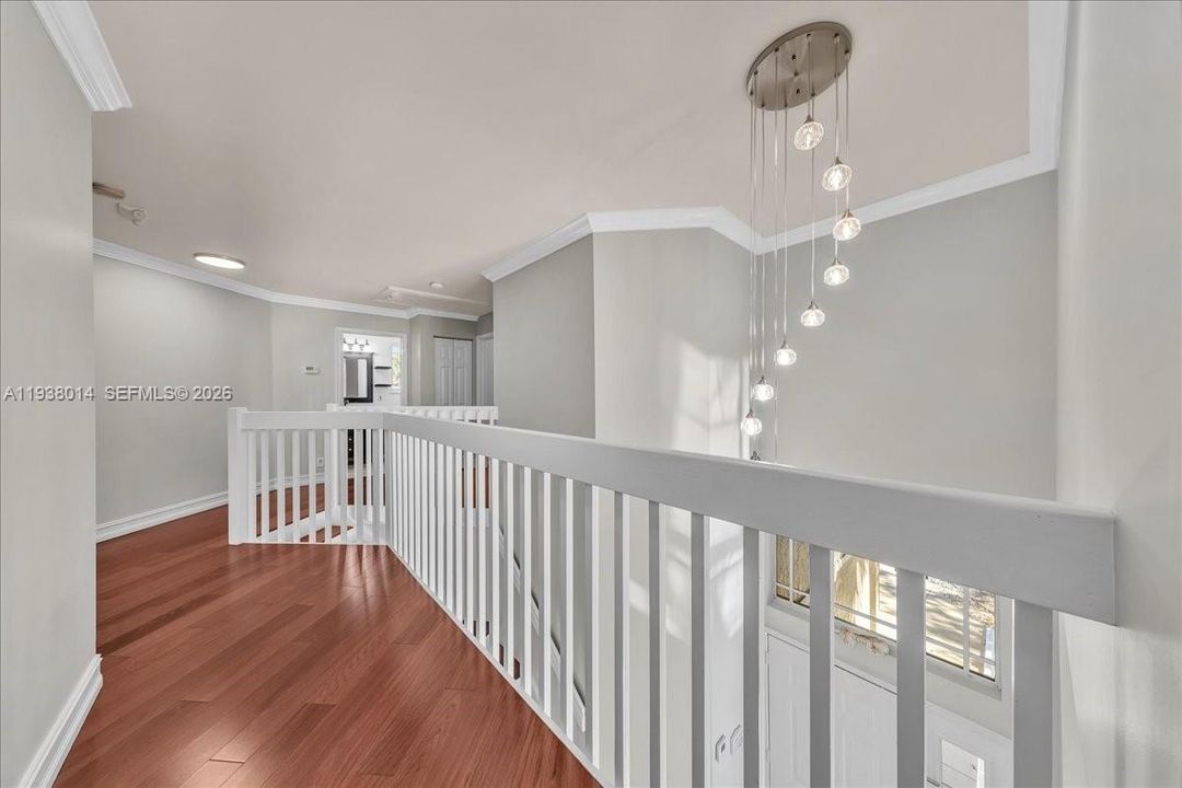 En Venta: $815,000 (4 camas, 2 baños, 2526 Pies cuadrados)