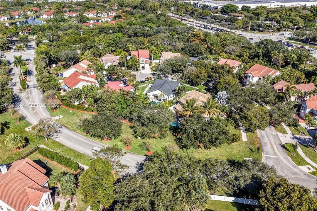 En Venta: $815,000 (4 camas, 2 baños, 2526 Pies cuadrados)