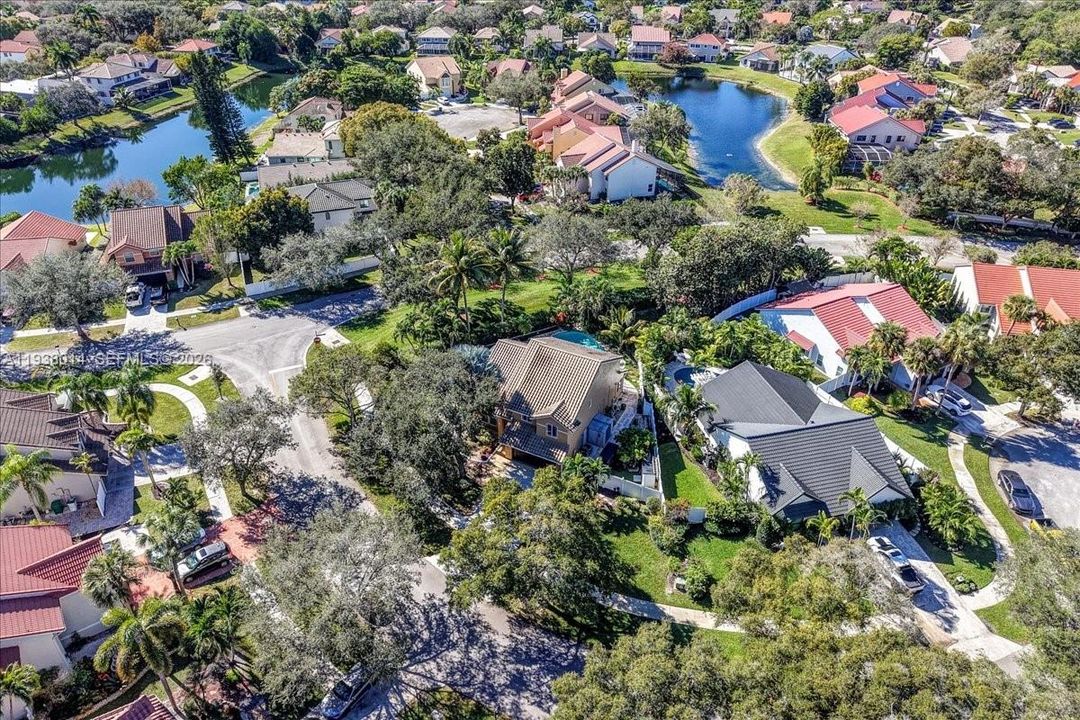 En Venta: $815,000 (4 camas, 2 baños, 2526 Pies cuadrados)