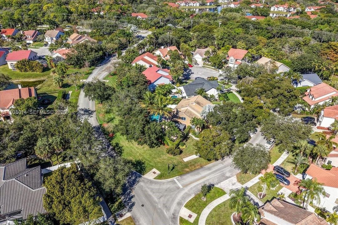 En Venta: $815,000 (4 camas, 2 baños, 2526 Pies cuadrados)