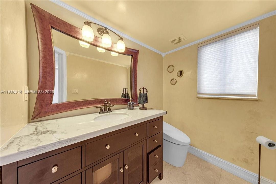 En Venta: $815,000 (4 camas, 2 baños, 2526 Pies cuadrados)