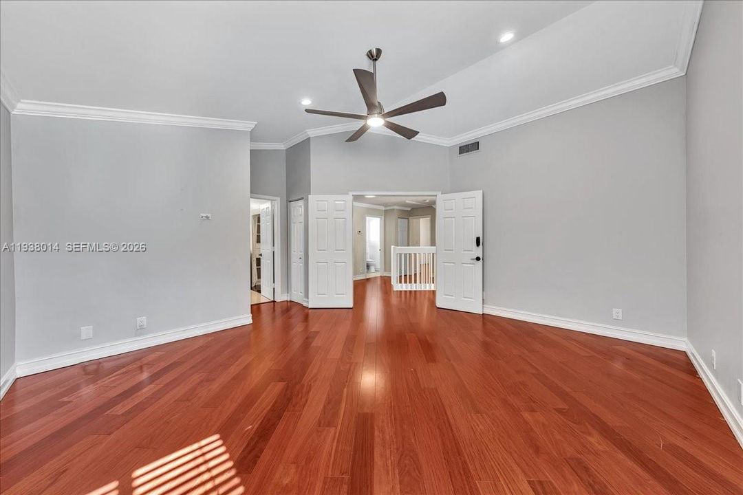 En Venta: $815,000 (4 camas, 2 baños, 2526 Pies cuadrados)