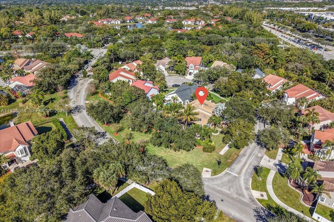 En Venta: $815,000 (4 camas, 2 baños, 2526 Pies cuadrados)