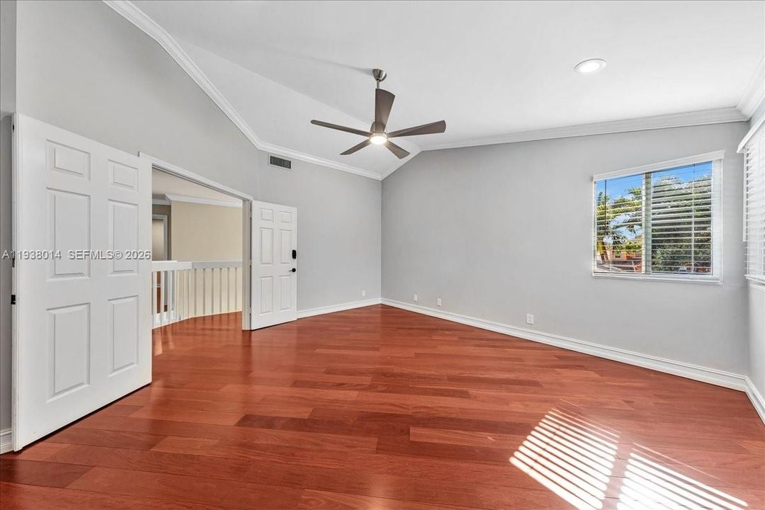 En Venta: $815,000 (4 camas, 2 baños, 2526 Pies cuadrados)