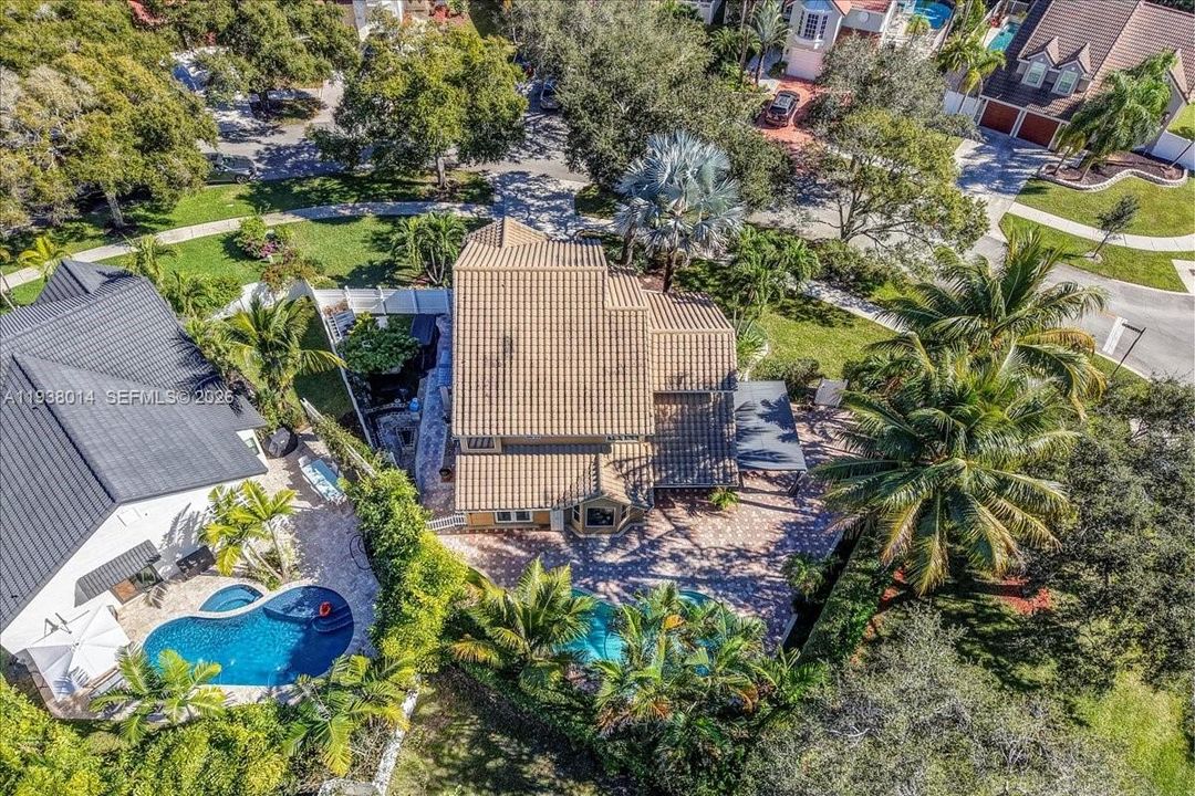 En Venta: $815,000 (4 camas, 2 baños, 2526 Pies cuadrados)